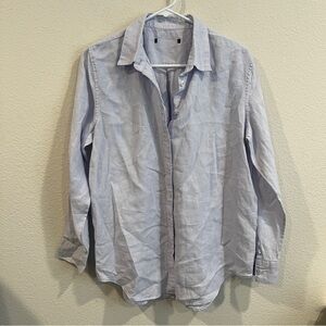 Quince light blue organic cotton button up shirt fits like medium